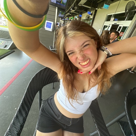 Meet your Posher, Araya - Picture 1 of 1